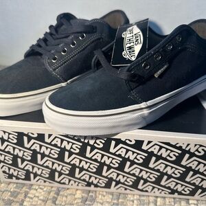 Vans Men's Black Canvas Chukka Low Sneakers size 8